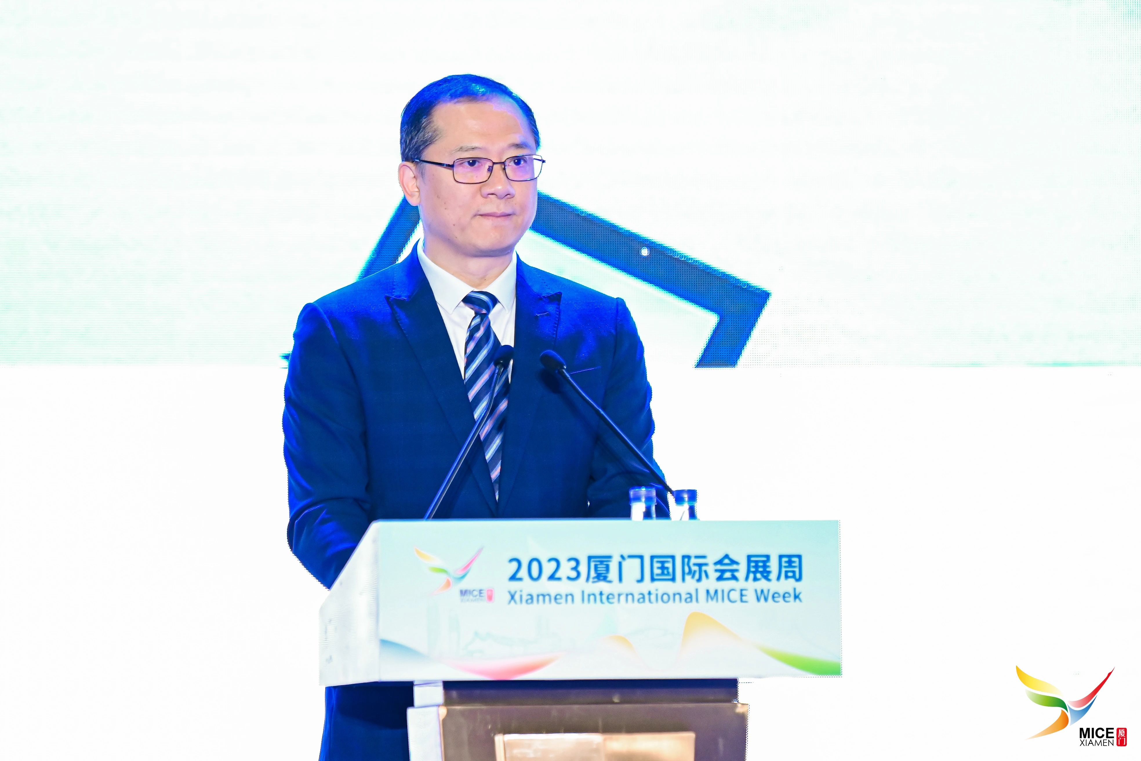 555aae692f60cc20a56abc23c6ad3350.jpg
